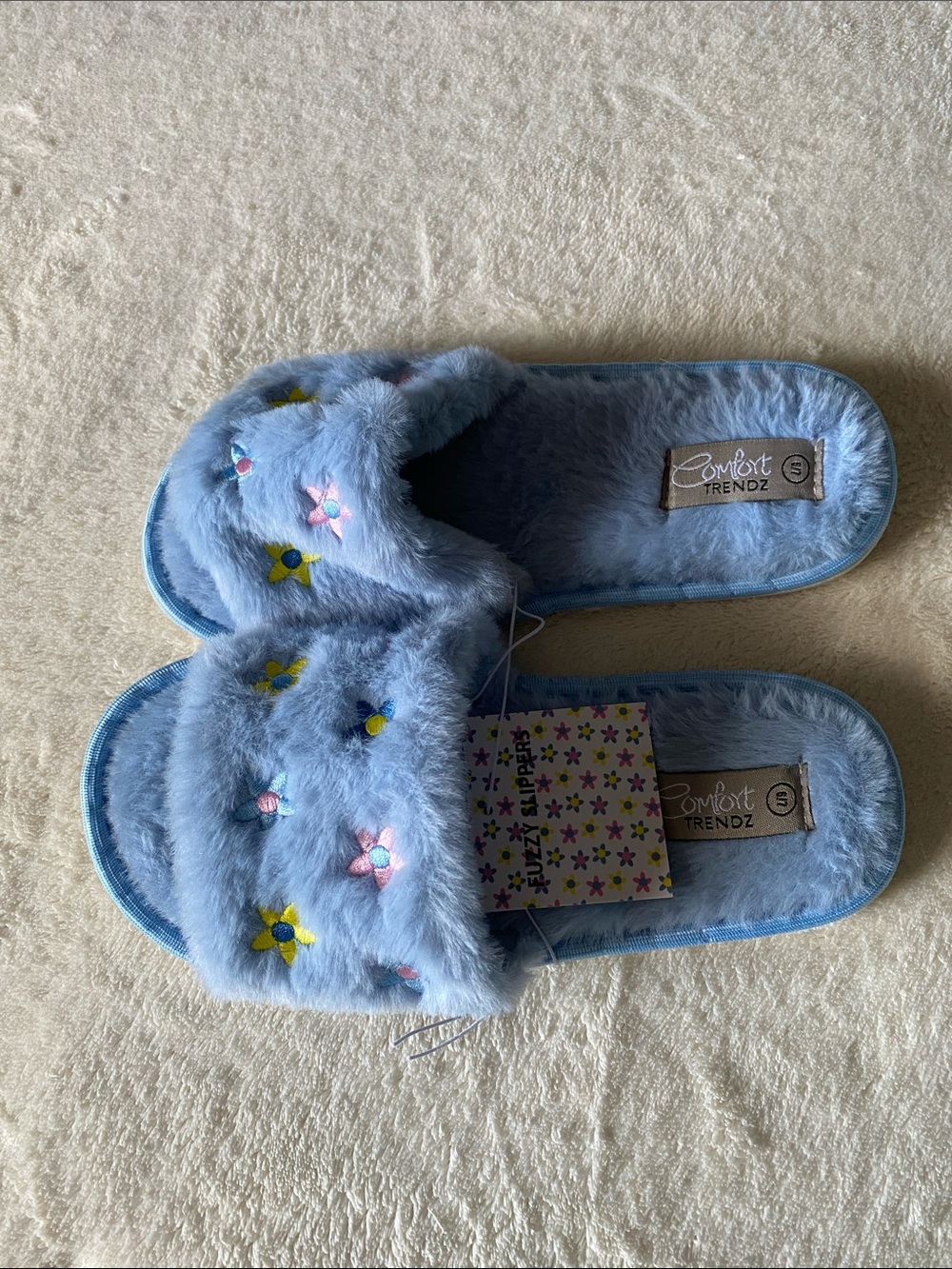 Comfort Trendz Women’s size 6/7 fuzzy slippers
